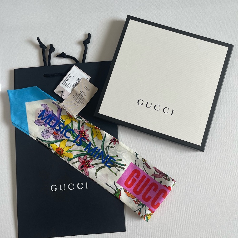 NWB Gucci  Silk Neck Bow / Scarf